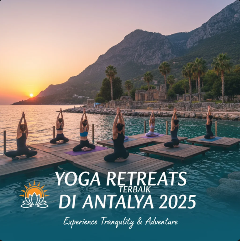 Peserta yoga berlatih di tepi pantai Antalya saat matahari terbit dengan latar laut Mediterania.